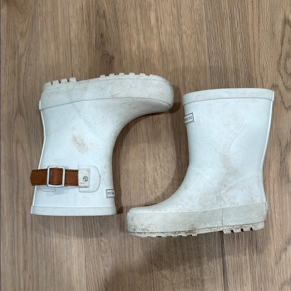 Urban Pines Co White Rain & Snow Boots with Textured Sole